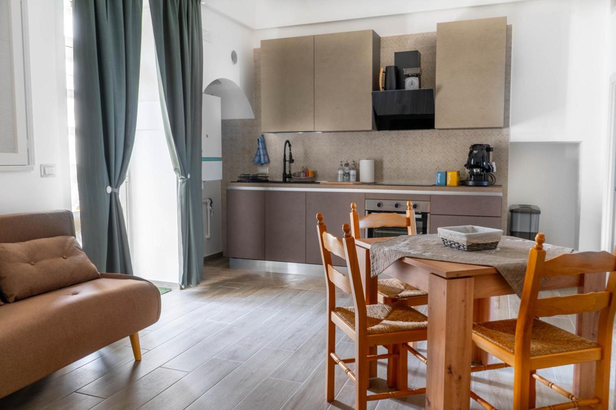 Nonna Chiara Apartment โลโกโรตอนโด ภายนอก รูปภาพ