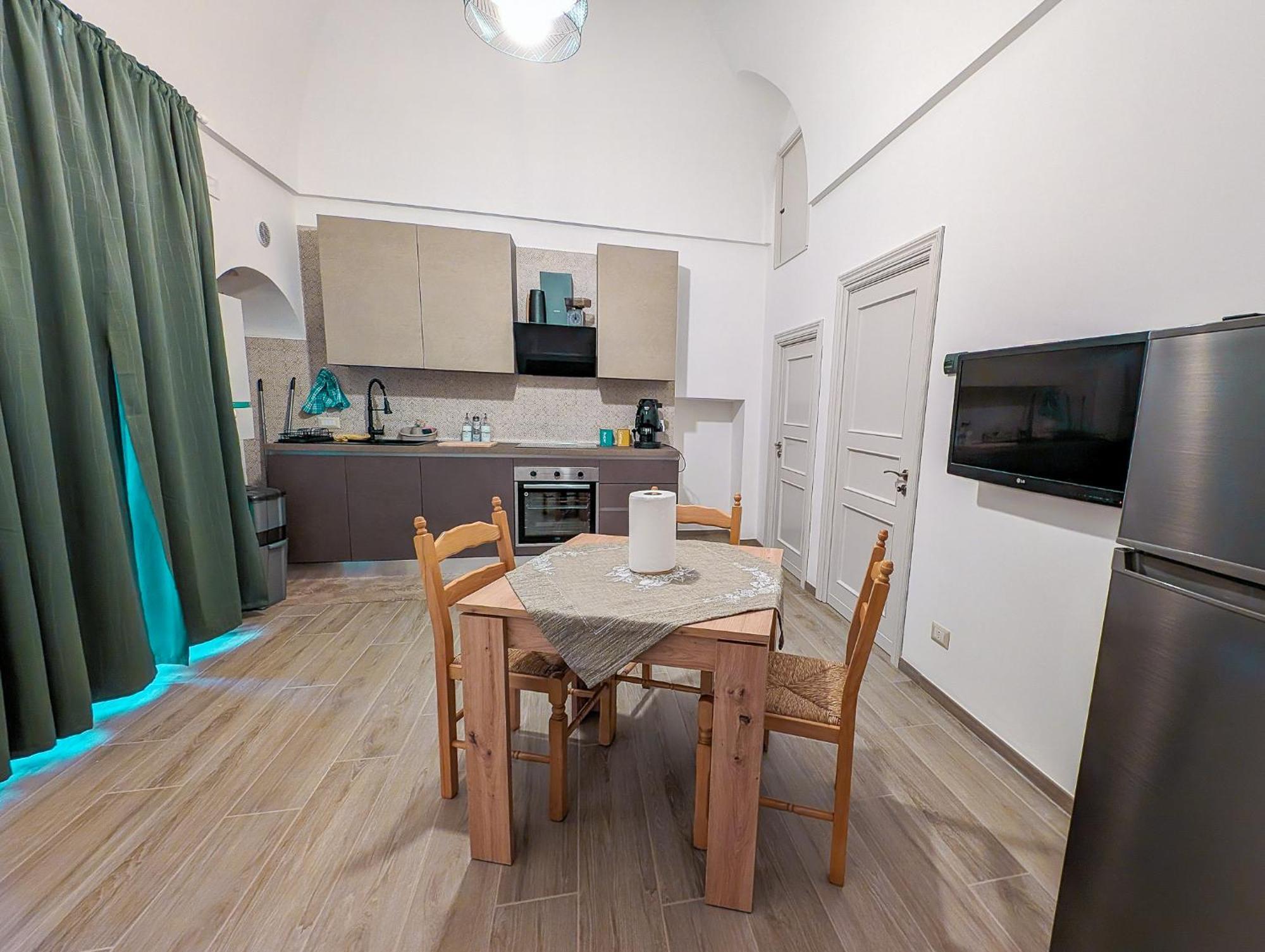 Nonna Chiara Apartment โลโกโรตอนโด ภายนอก รูปภาพ