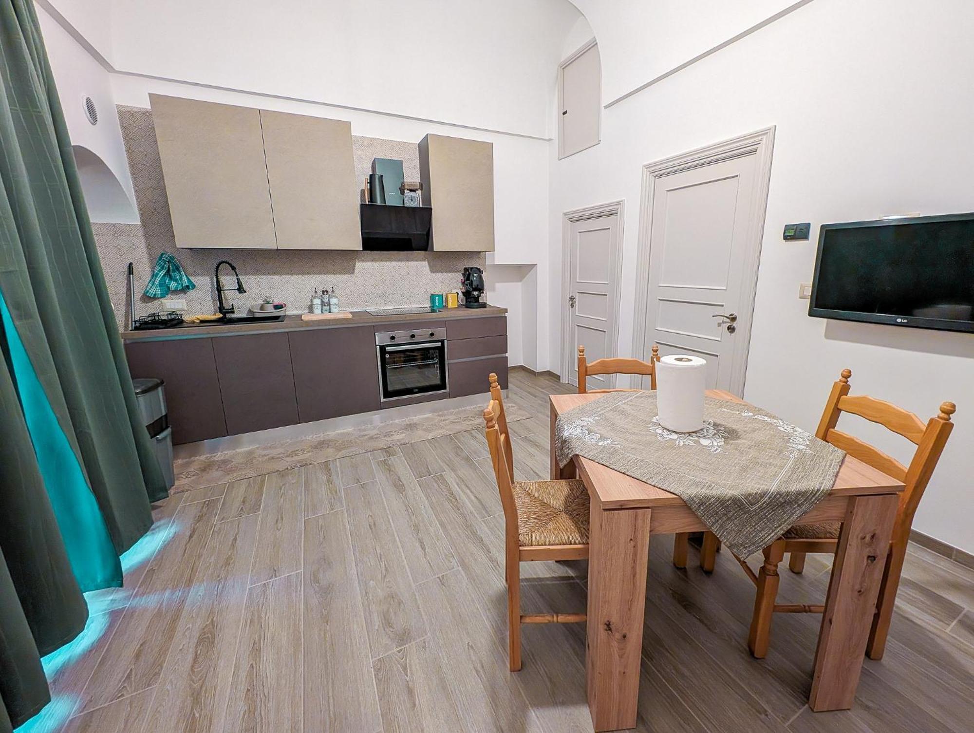 Nonna Chiara Apartment โลโกโรตอนโด ภายนอก รูปภาพ